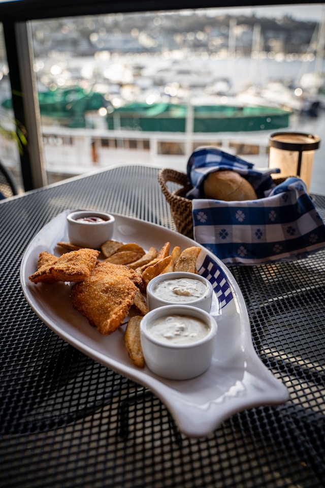 plate of fried fish and fries